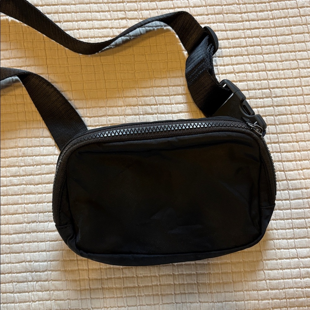 Aritzia Black Crossbody Bag - Picture 2 of 6